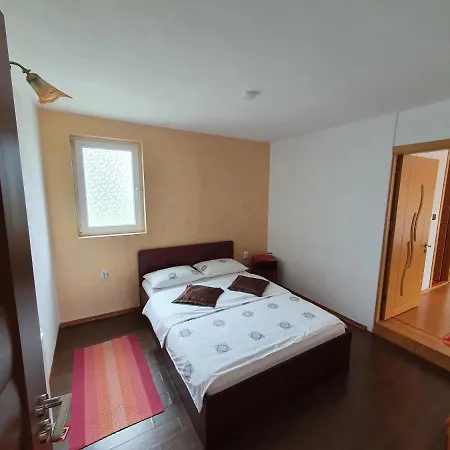 Farm stay Pensiunea Dandu Corbeni